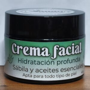Crema facial con sábila y aceites esenciales